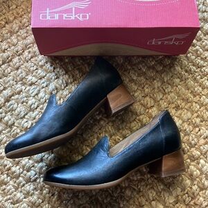 Like new Dansko Preston Burnished Nubuck Black